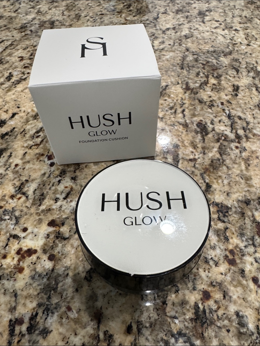 HUSH GLOW Foundation Compact Only Warm for Medium Skin Tone - Picture 12 of 13